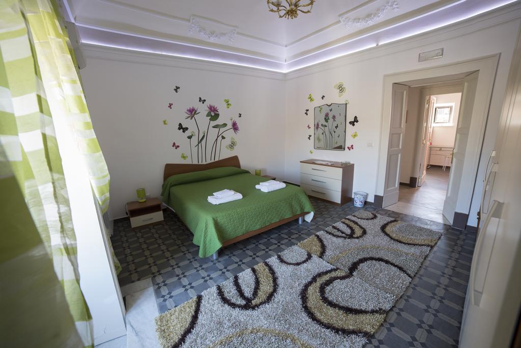 Casa Alcala Deluxe Hotel Catania Room photo